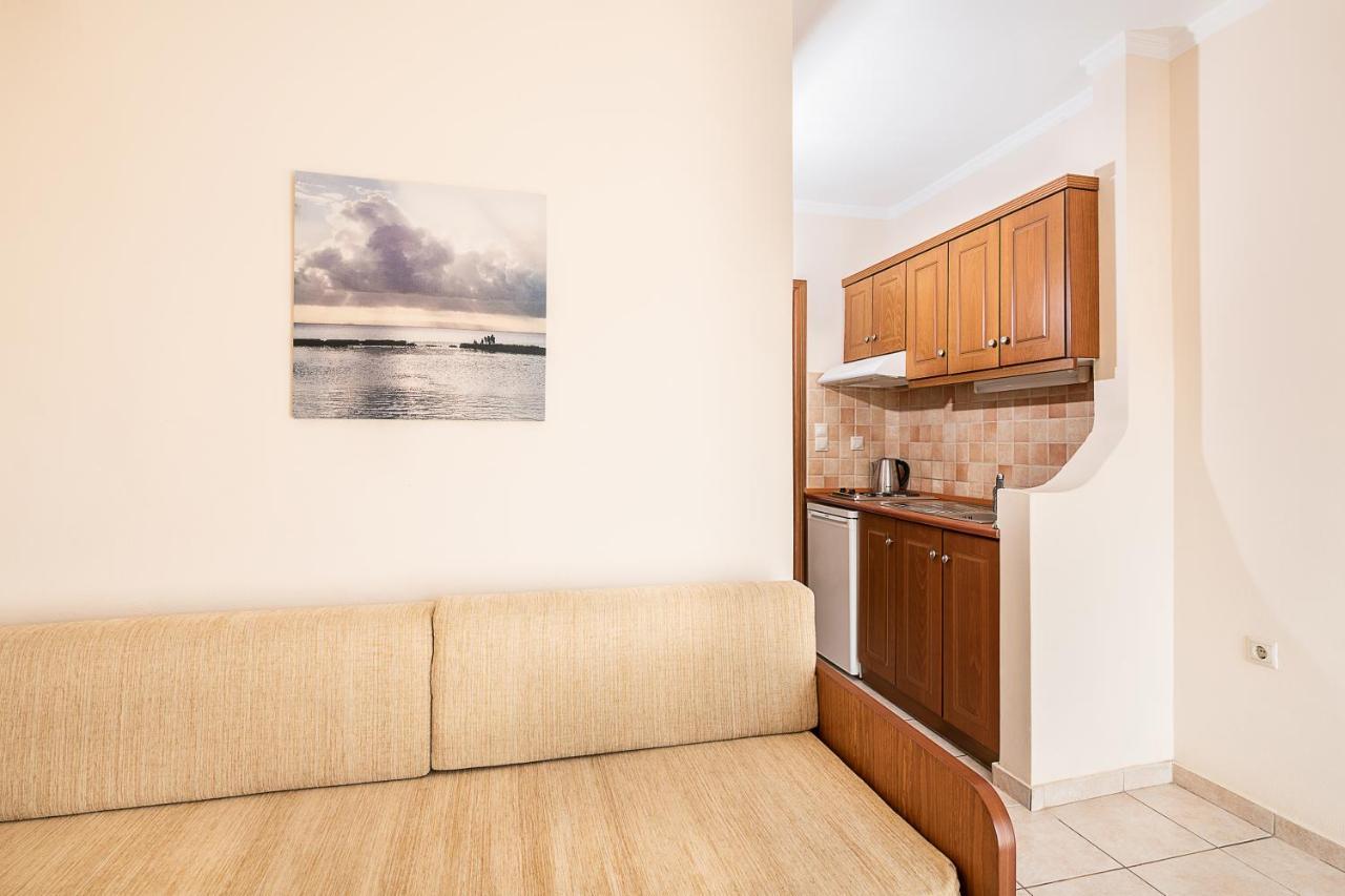 Angela Beach Aparthotel Platanés Екстериор снимка
