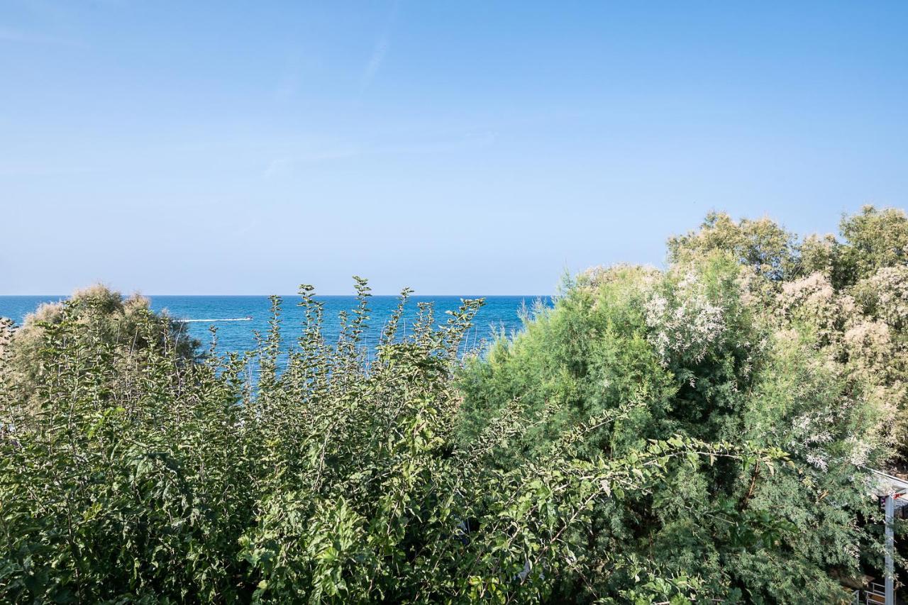Angela Beach Aparthotel Platanés Екстериор снимка