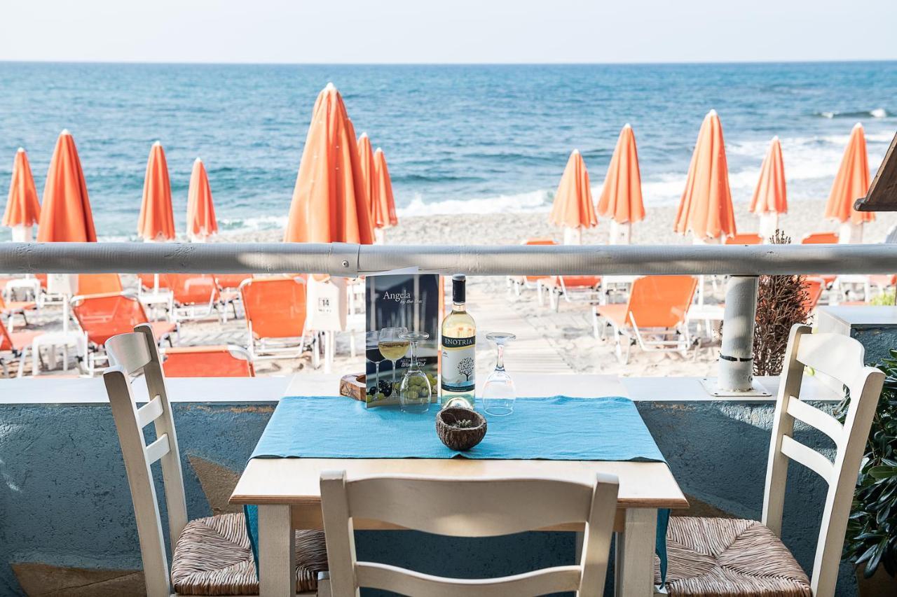 Angela Beach Aparthotel Platanés Екстериор снимка