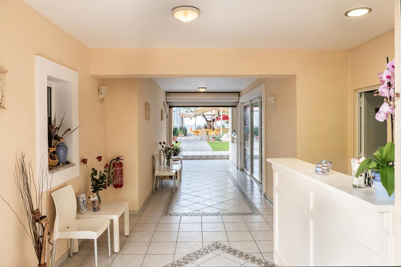 Angela Beach Aparthotel Platanés Екстериор снимка
