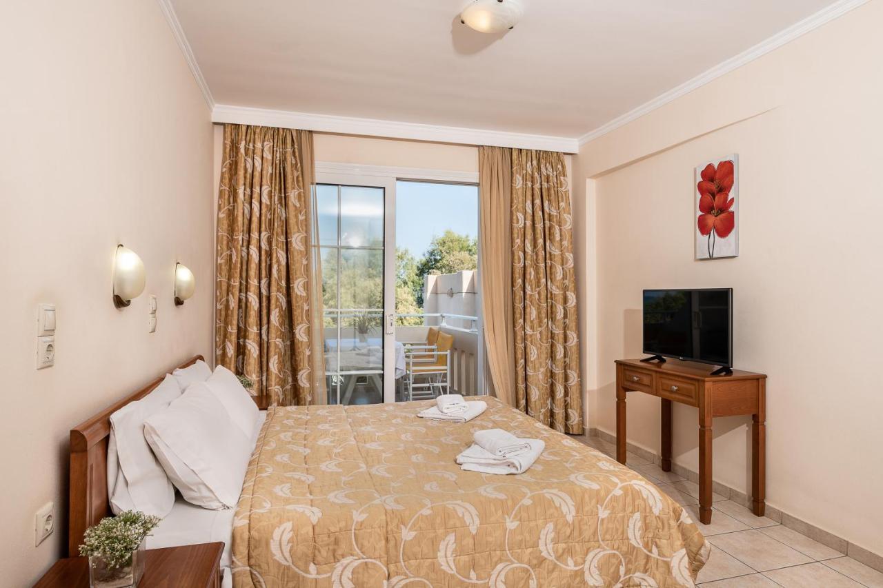 Angela Beach Aparthotel Platanés Екстериор снимка